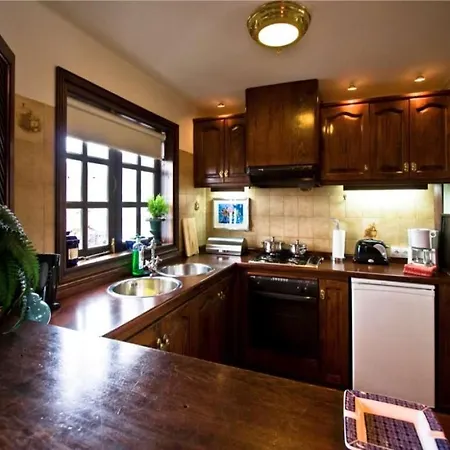 Sleeps 6 Pool Wifi Tahiche