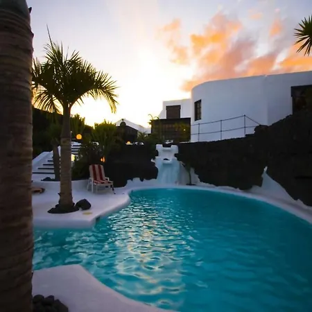 Villa Sleeps 6 Pool Wifi Tahiche