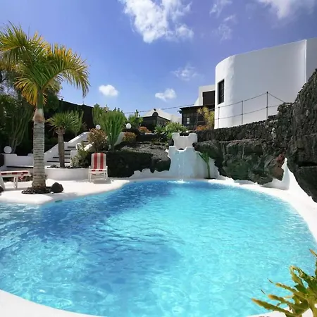 Sleeps 6 Pool Wifi Villa