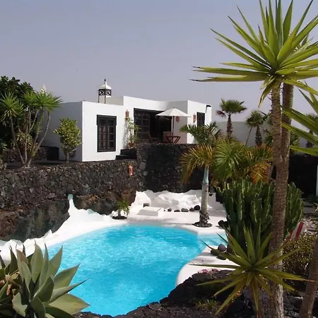 Villa Sleeps 6 Pool Wifi *