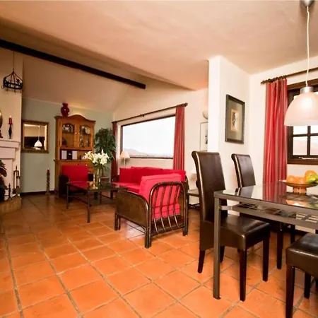 Villa Sleeps 6 Pool Wifi Tahiche